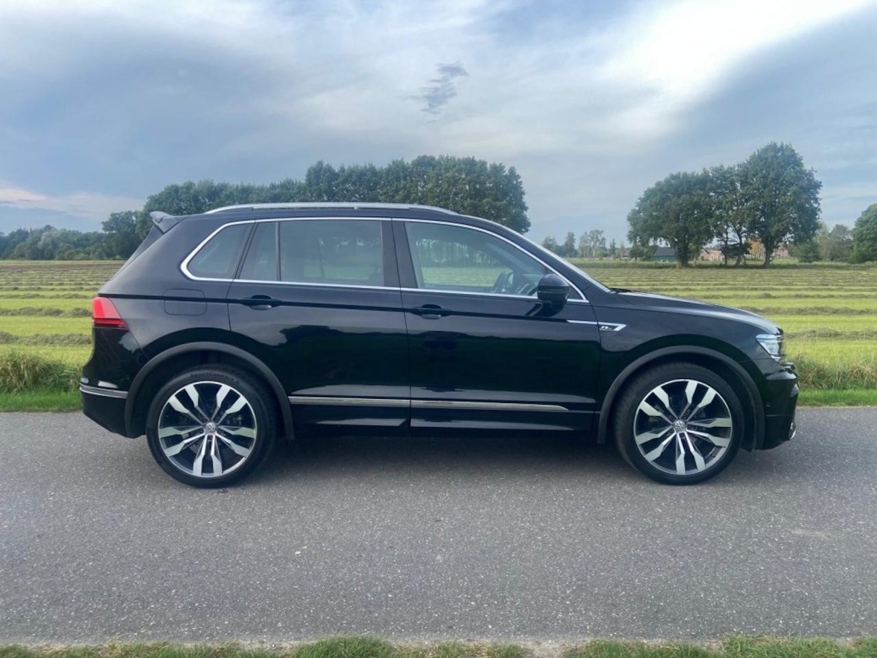 Volkswagen Tiguan - 1.5 R-LINE
