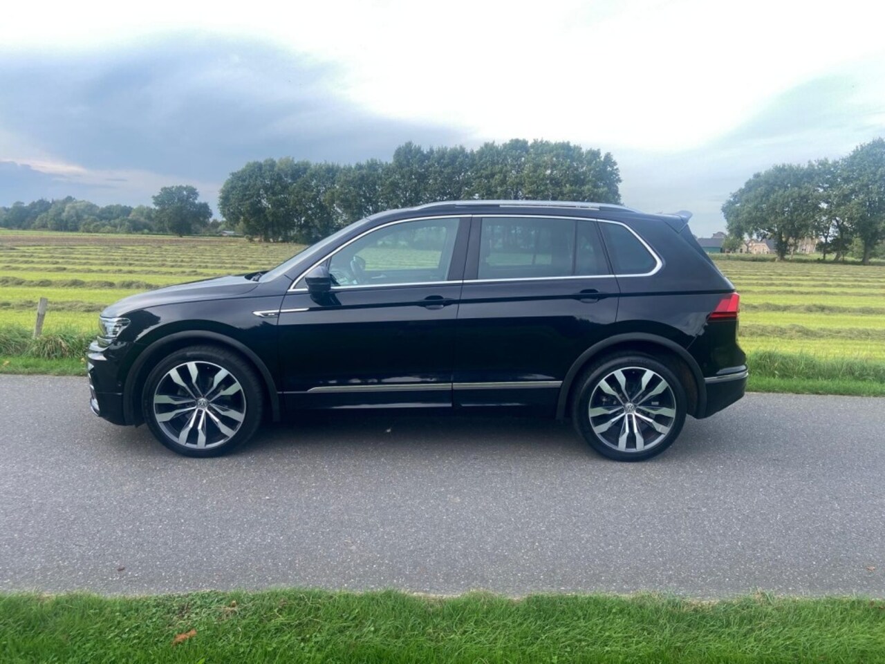 Volkswagen Tiguan - 1.5  R-LINE
