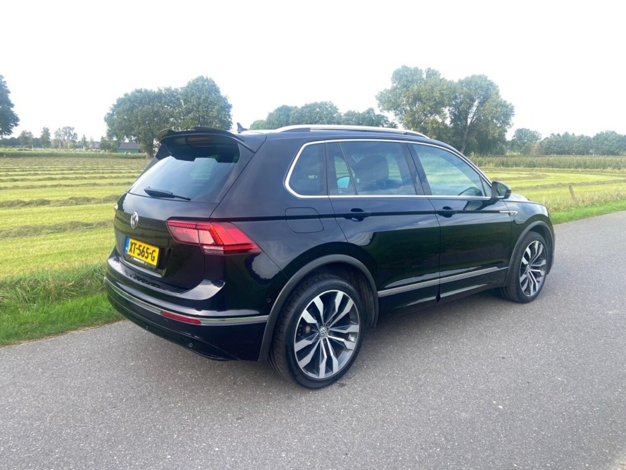 Volkswagen Tiguan - 1.5  R-LINE