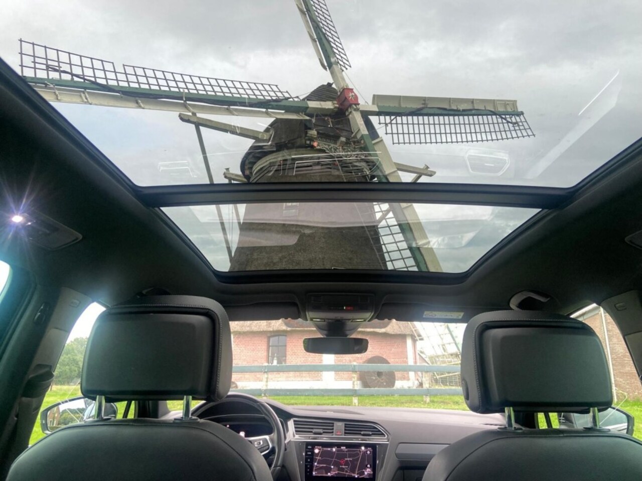 Volkswagen Tiguan - 1.5  R-LINE
