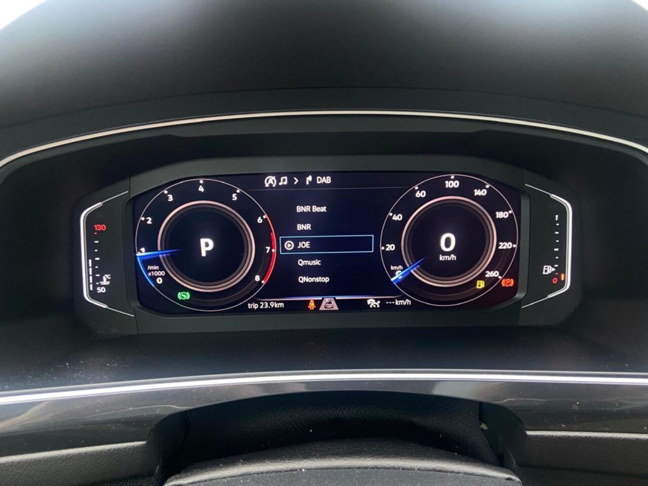 Volkswagen Tiguan - 1.5  R-LINE