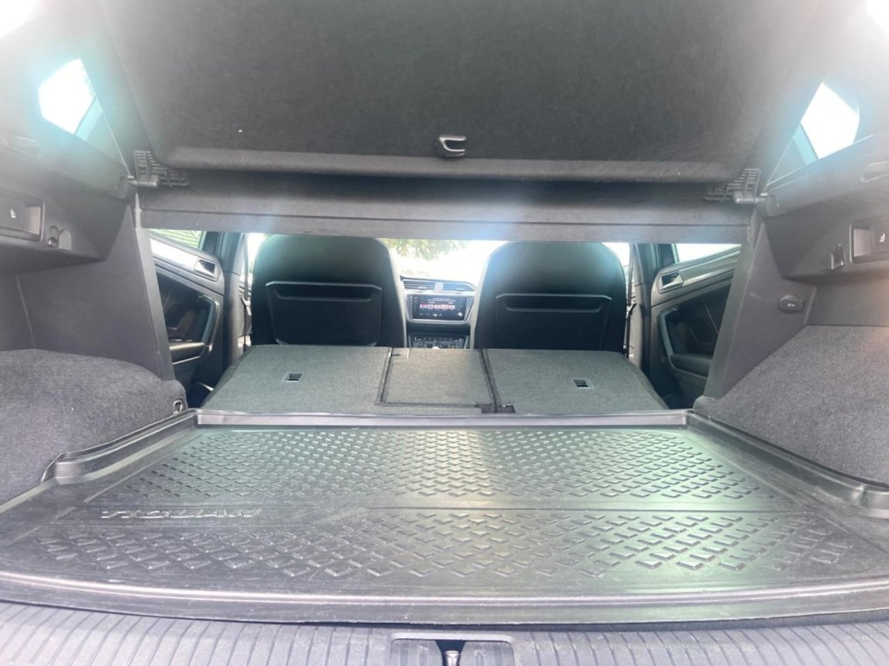 Volkswagen Tiguan - 1.5  R-LINE