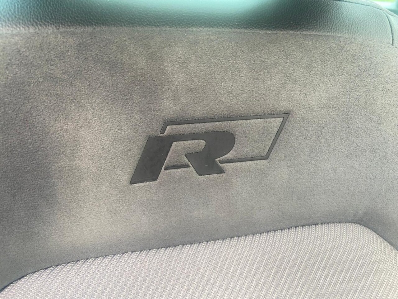 Volkswagen Tiguan - 1.5  R-LINE