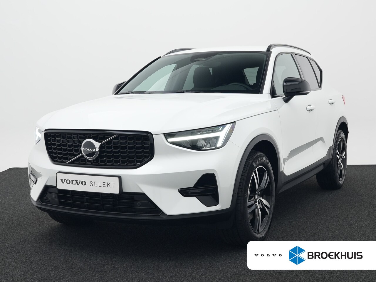 Volvo XC40 - B4 Plus Dark | Harman/Kardon | Elek Stoelen | Camera | Trekhaak | Adaptive Cruise | BLIS | - AutoWereld.nl
