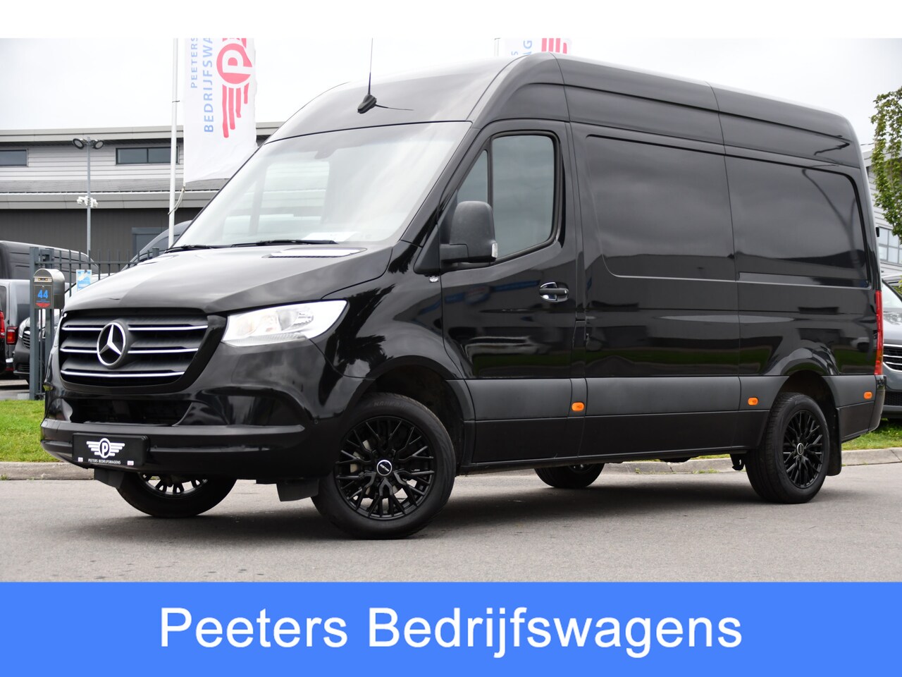 Mercedes-Benz Sprinter - 314 2.2 CDI L2H2 RWD Black Edition Camera, Carplay, Sensoren, 143pk, Automaat, Trekhaak, 7 - AutoWereld.nl