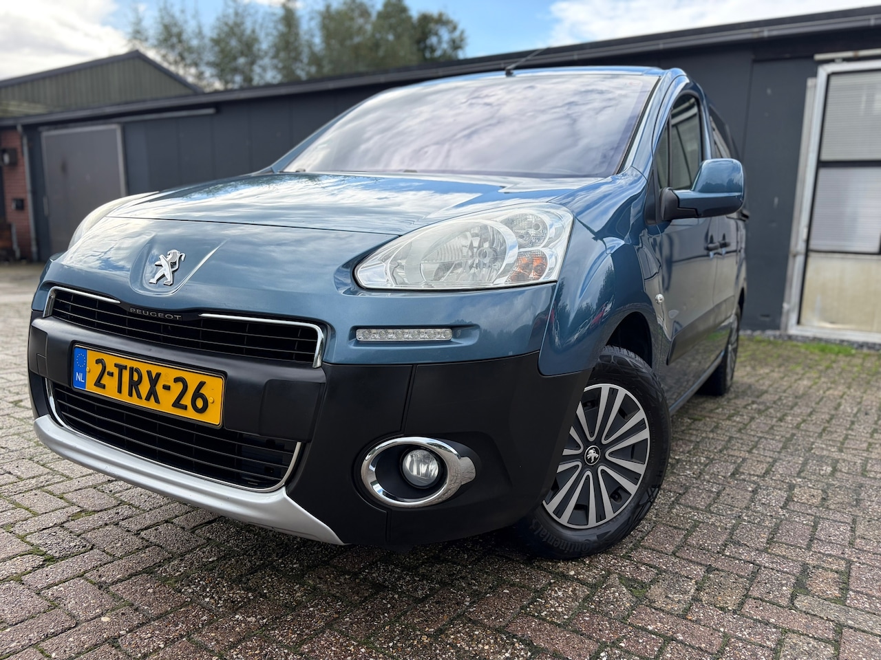 Peugeot Partner Tepee - 1.6 VTi Access/DEALER OHD/P.sensor/Trekhaak/Nette auto! - AutoWereld.nl