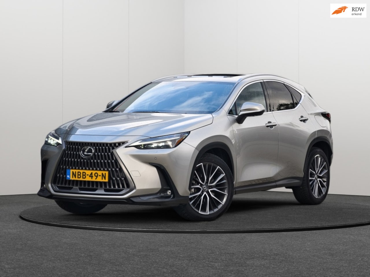 Lexus NX - 450h+ AWD Executive|PANO| - AutoWereld.nl