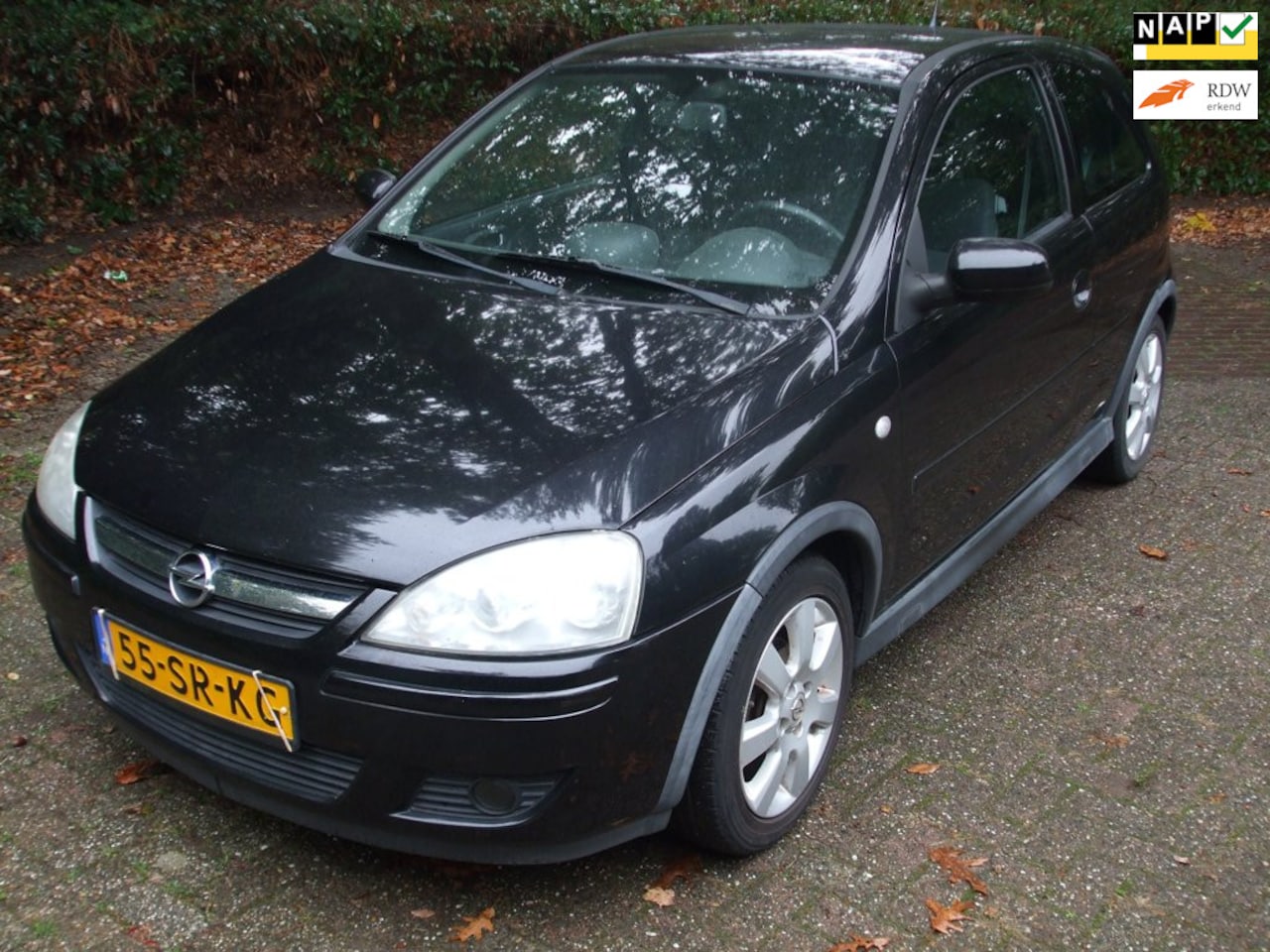 Opel Corsa - 1.2-16V Silverline airco apk zwart 3 deurs - AutoWereld.nl