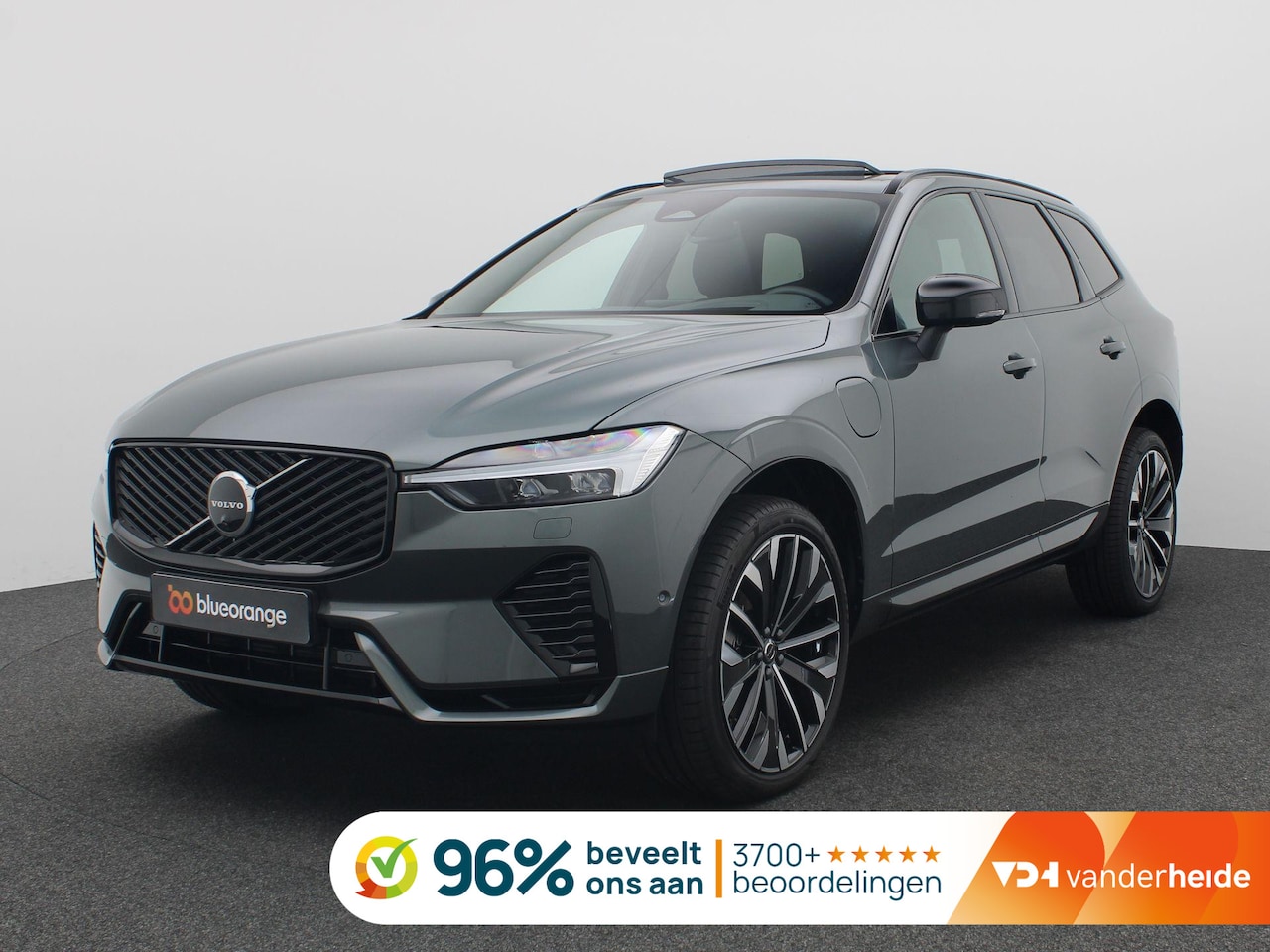 Volvo XC60 - 2.0 T6 Plug-in hybrid AWD Plus Dark 355PK Aut. Luchtvering, Panoramadak, Trekhaak, 21" LM - AutoWereld.nl