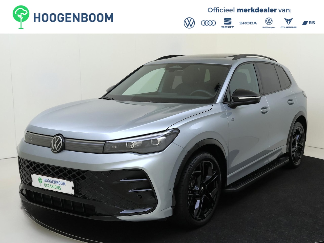 Volkswagen Tiguan - 1.5 eTSI R-Line Edition | Panoramadak | Trekhaak | Lederen bekleding ‘Varenna’ | Black sty - AutoWereld.nl