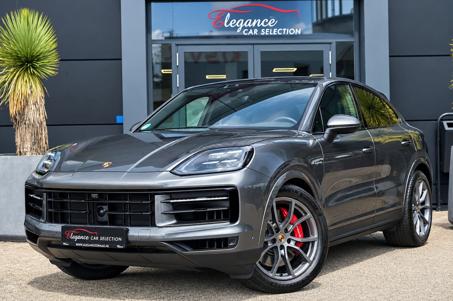 Porsche Cayenne Coupé - 3.0 S E-Hybrid | 520PK | Pano | SportChrono | HUD | 360° Camera Porsche Cayenne S E-Hybrid - AutoWereld.nl