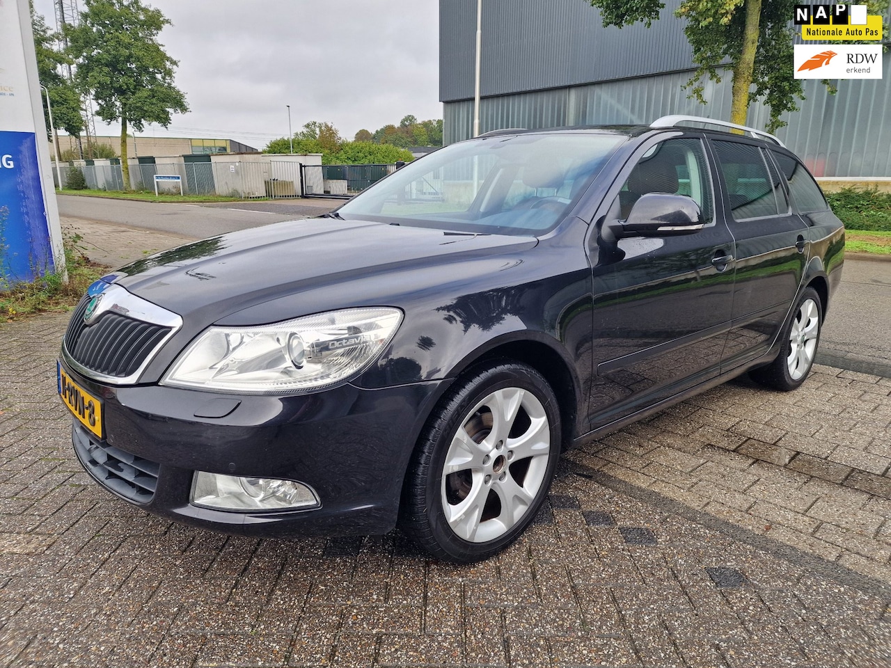 Skoda Octavia Combi - 1.2 TSI Elegance Business Line 1.2 TSI Elegance Business Line, Apk, Nap, Goed rijdend, Inruil mogelijk. - AutoWereld.nl
