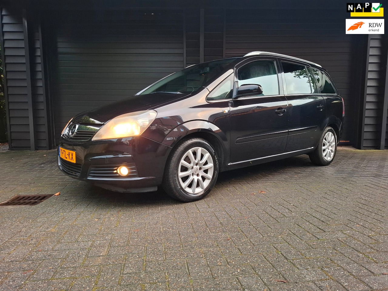 Opel Zafira - 1.8 Executive 7P Carplay airco cruise trekhaak - AutoWereld.nl