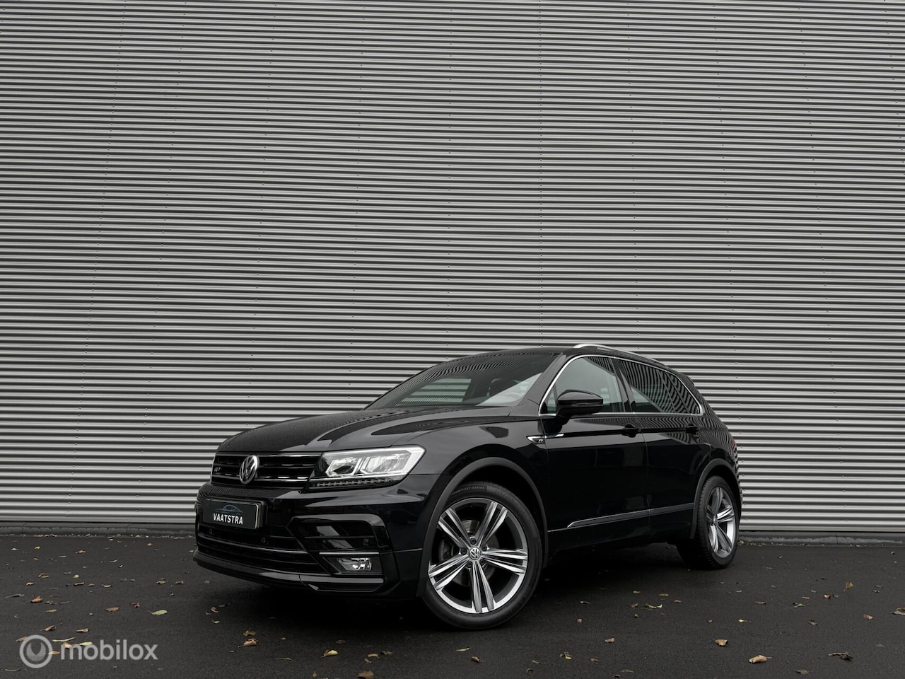 Volkswagen Tiguan - 1.5 TSI ACT Highline Business R | Pano | Elek trekhaak | Carplay | LED | ACC | Stoelmassag - AutoWereld.nl