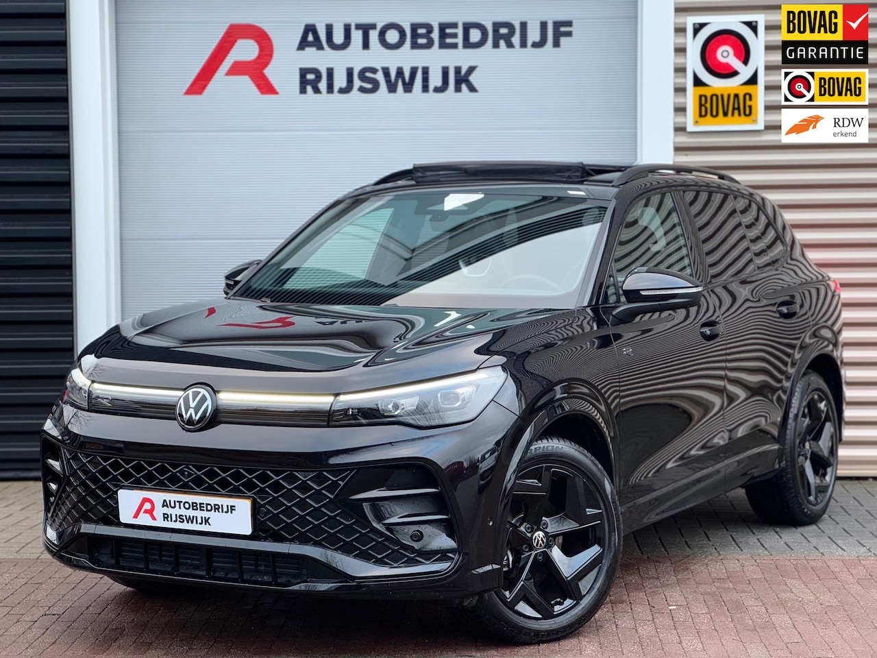 Volkswagen Tiguan - 1.5 eTSI R-Line Pano/360/Leer/Dodehoek - AutoWereld.nl