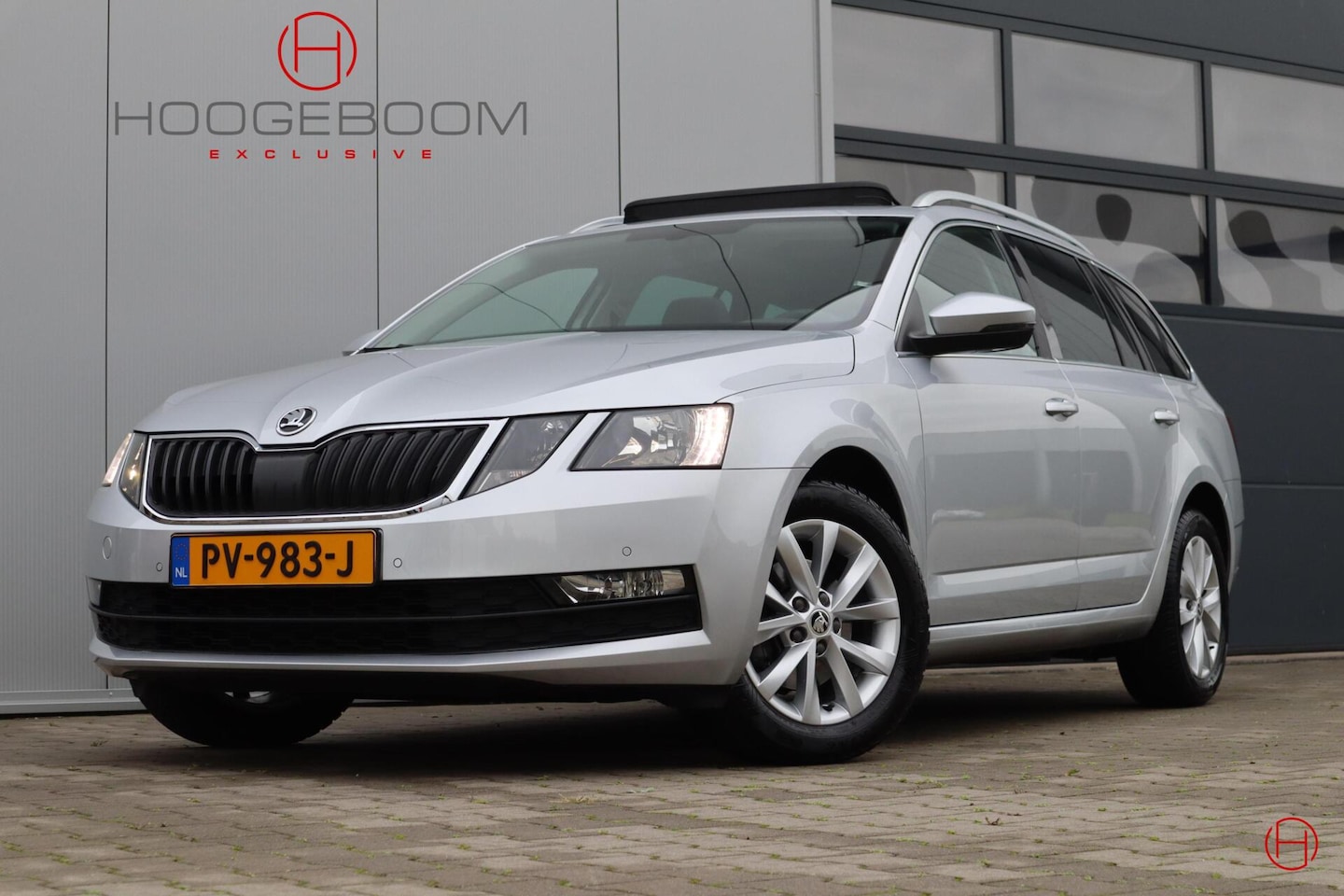Skoda Octavia Combi - 1.0 TSI / Panoramadak / Camera / Trekhaak / CarPlay - AutoWereld.nl