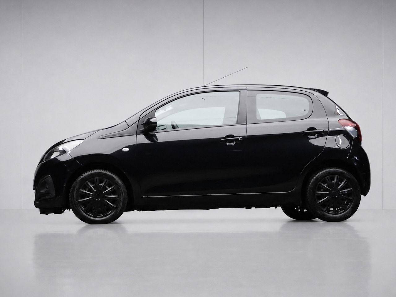 Peugeot 108 - 1.0 e-VTi Active Sport (AIRCO,BLACK PACK,SPORTSTOELEN,GETINT,NIEUWE APK,NETTESTAAT) - AutoWereld.nl