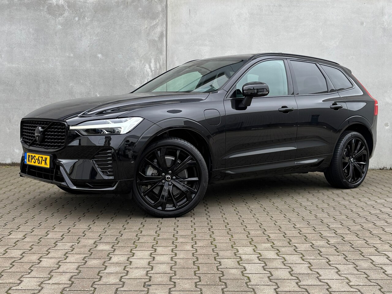 Volvo XC60 - 2.0 T8 455 pk!! Plug-in hybrid AWD Ultra Black Edition SOH96% - AutoWereld.nl