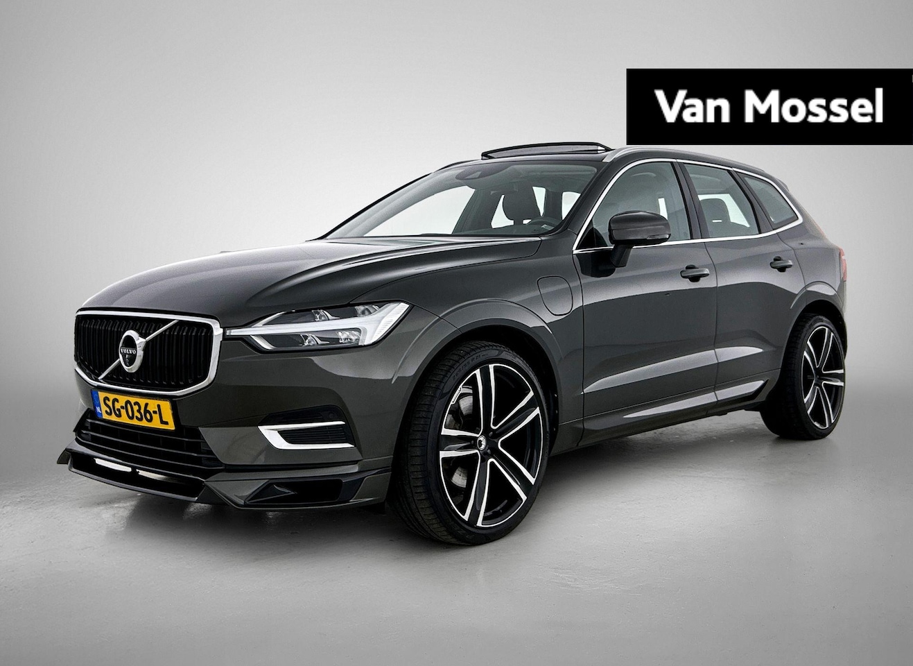 Volvo XC60 - T8 Twin Engine AWD Momentum Luchtvering Heico Aut. - AutoWereld.nl