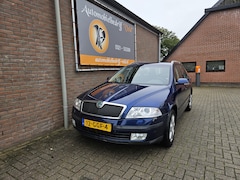 Skoda Octavia Combi - 1.6 FSI Elegance Attractive Business