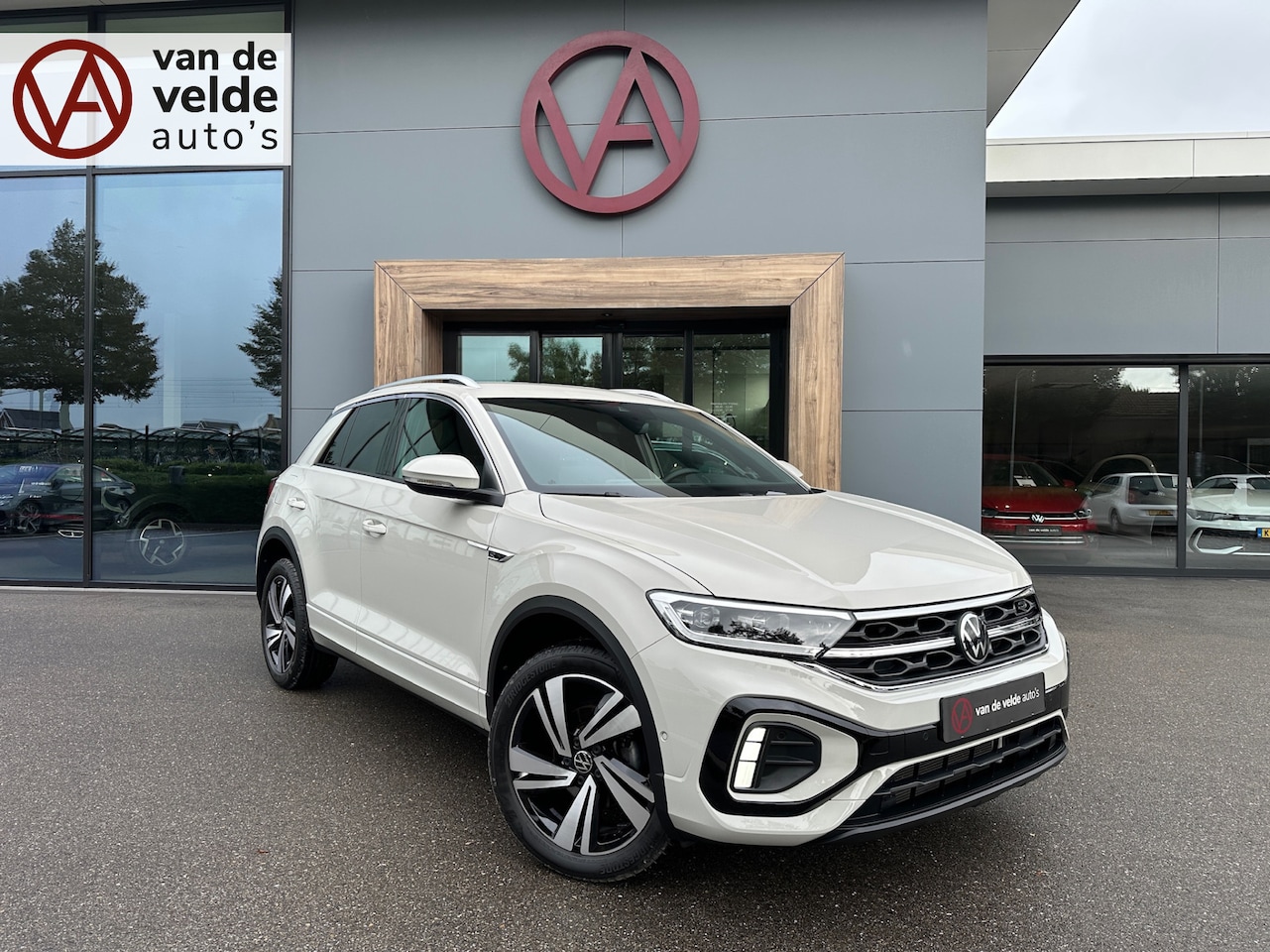 Volkswagen T-Roc - 1.5 TSI 150pk DSG R-Line | Camera | Keyless | Elek. Achterklep | Dode hoek | Rijklaar incl - AutoWereld.nl