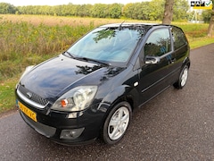 Ford Fiesta - 1.4-16V Futura NIEUWE APK/Airco/Lichtmetaal/Rijdt perfect