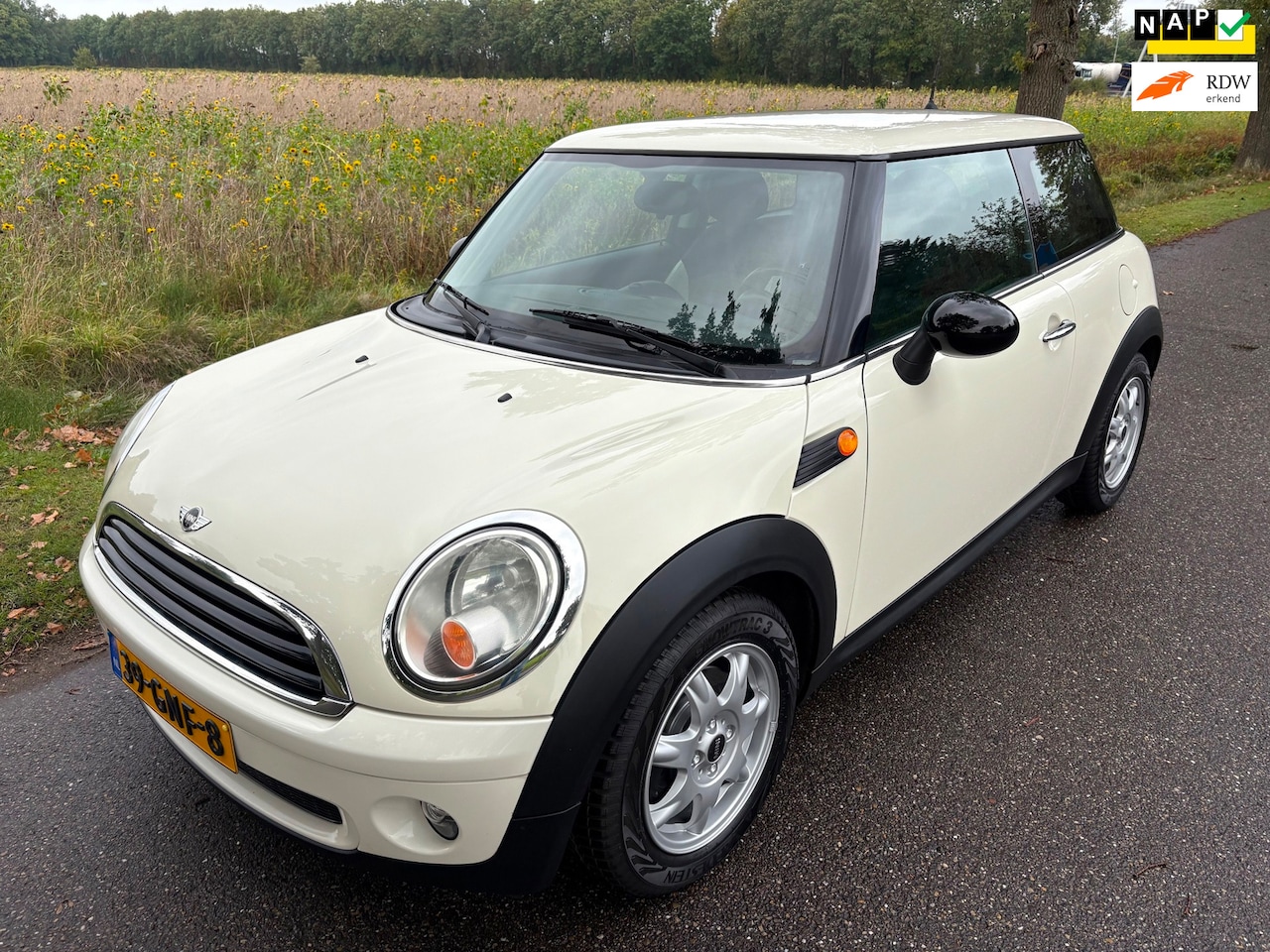 MINI 3-Deurs - 1.4 One AUTOMAAT/Nieuwe APK/Lichtmetaal/Rijdt perfect/2sleutels - AutoWereld.nl