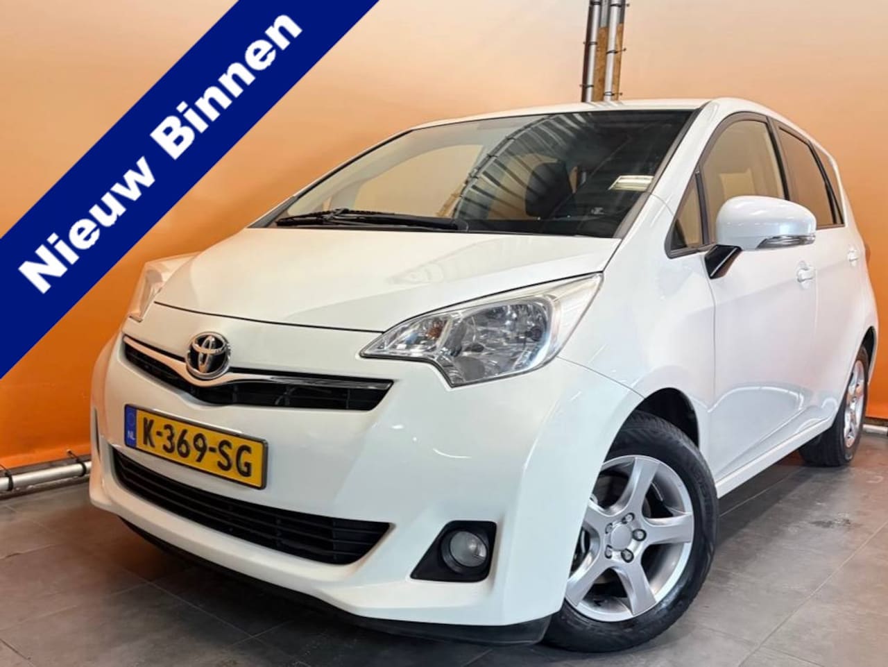 Toyota Verso S - 1.3 VVT-i Aspiration clima | lmv | navi | trekhaak - AutoWereld.nl