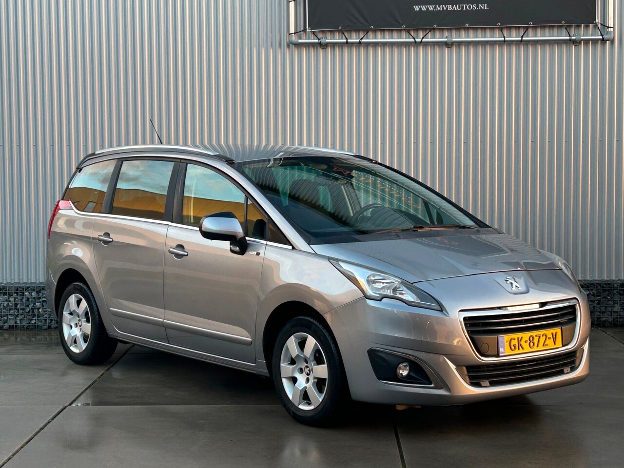 Peugeot 5008 - 1.2 PureTech Style 5p. 1.2 PureTech Style 5p., Navi, Airco, Trekhaak - AutoWereld.nl