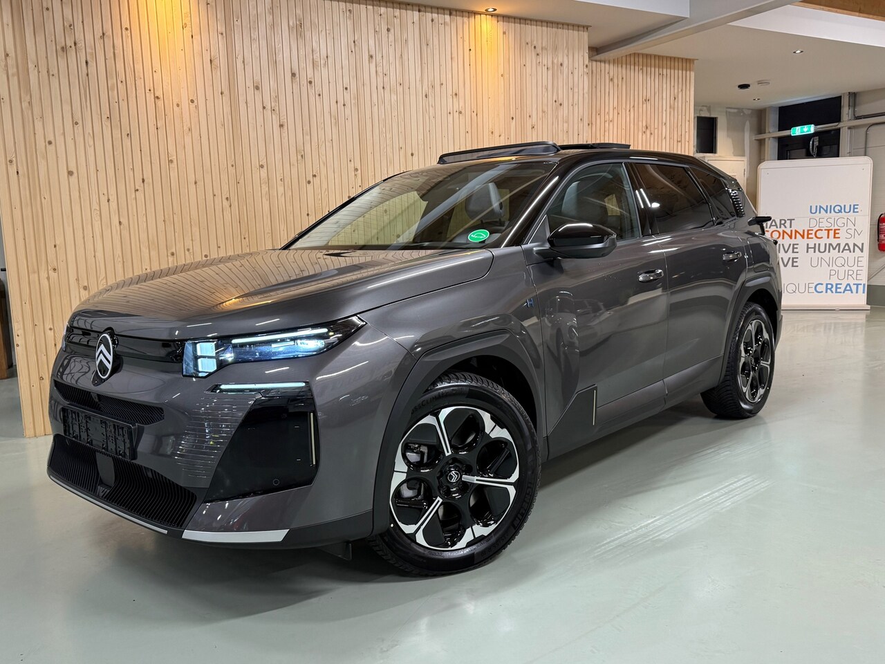 Citroën C5 Aircross - 1.6 Plug-In Hybrid 195 MAX SCHUIFDAK HYPE GREY WINTERPAKKET TREKGEW 1550KG - AutoWereld.nl