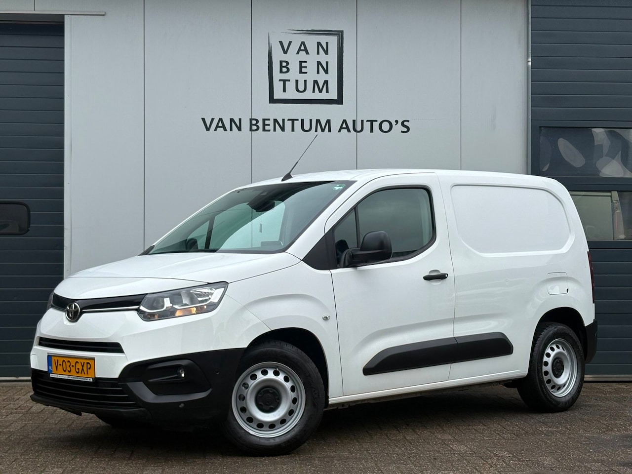 Toyota ProAce City - 1.5 D-4D 102pk Airco Navi Carplay 3-pers. - AutoWereld.nl