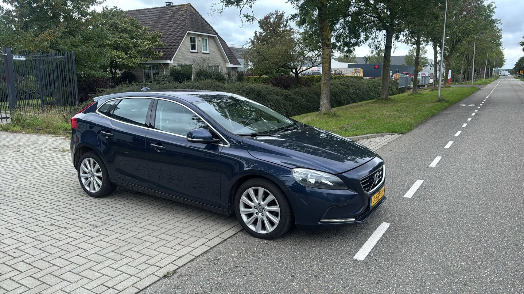 Volvo V40 - 1.6 D2 Summum 228.000 NAP LEER CLIMA BLAUW 2013 - AutoWereld.nl