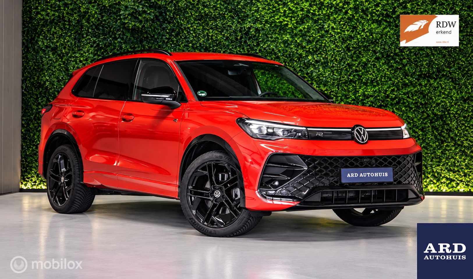 Volkswagen Tiguan - 1.5 eHybrid R-Line|Leer|Trekh.|NL|IQ Light - AutoWereld.nl