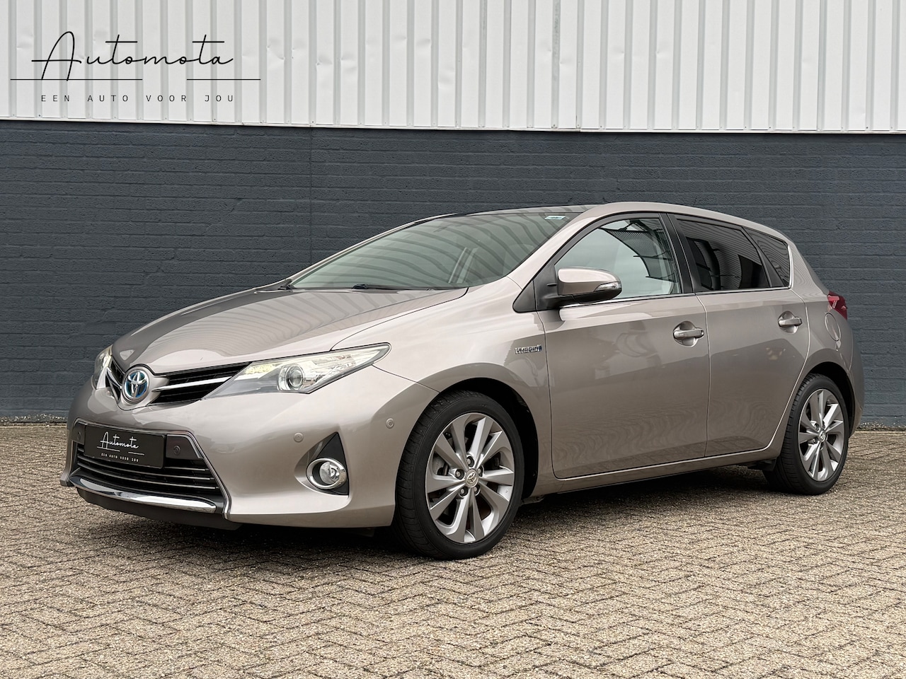 Toyota Auris - 1.8 Hybrid Executive 59.000 km ! / Leder / Panoramadak / 100% Dealer Onderhouden - AutoWereld.nl