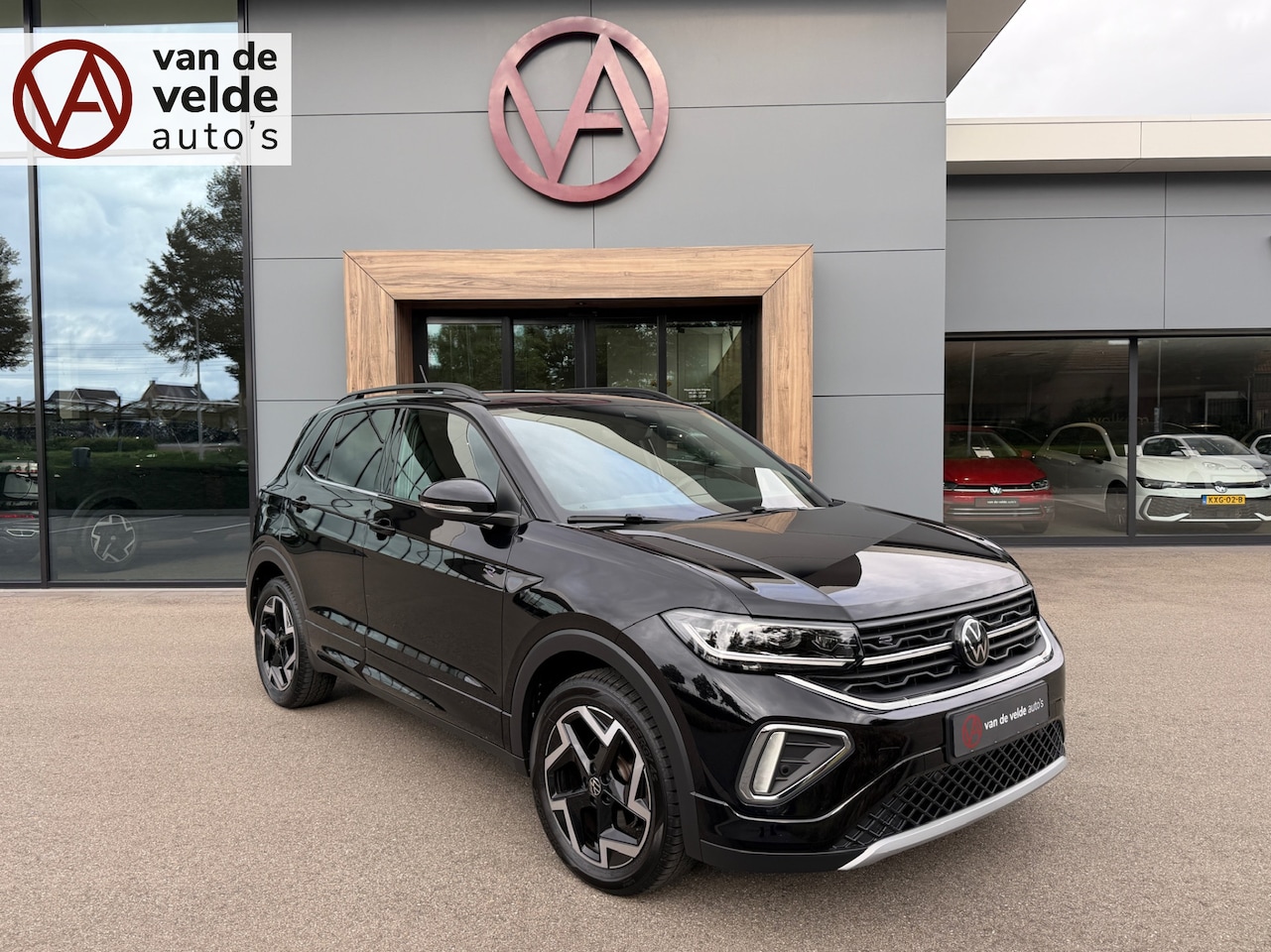 Volkswagen T-Cross - 1.5 TSI 150pk DSG R-Line | Camera | Trekhaak | Navi | IQ light | Rijklaar incl. garantie - AutoWereld.nl