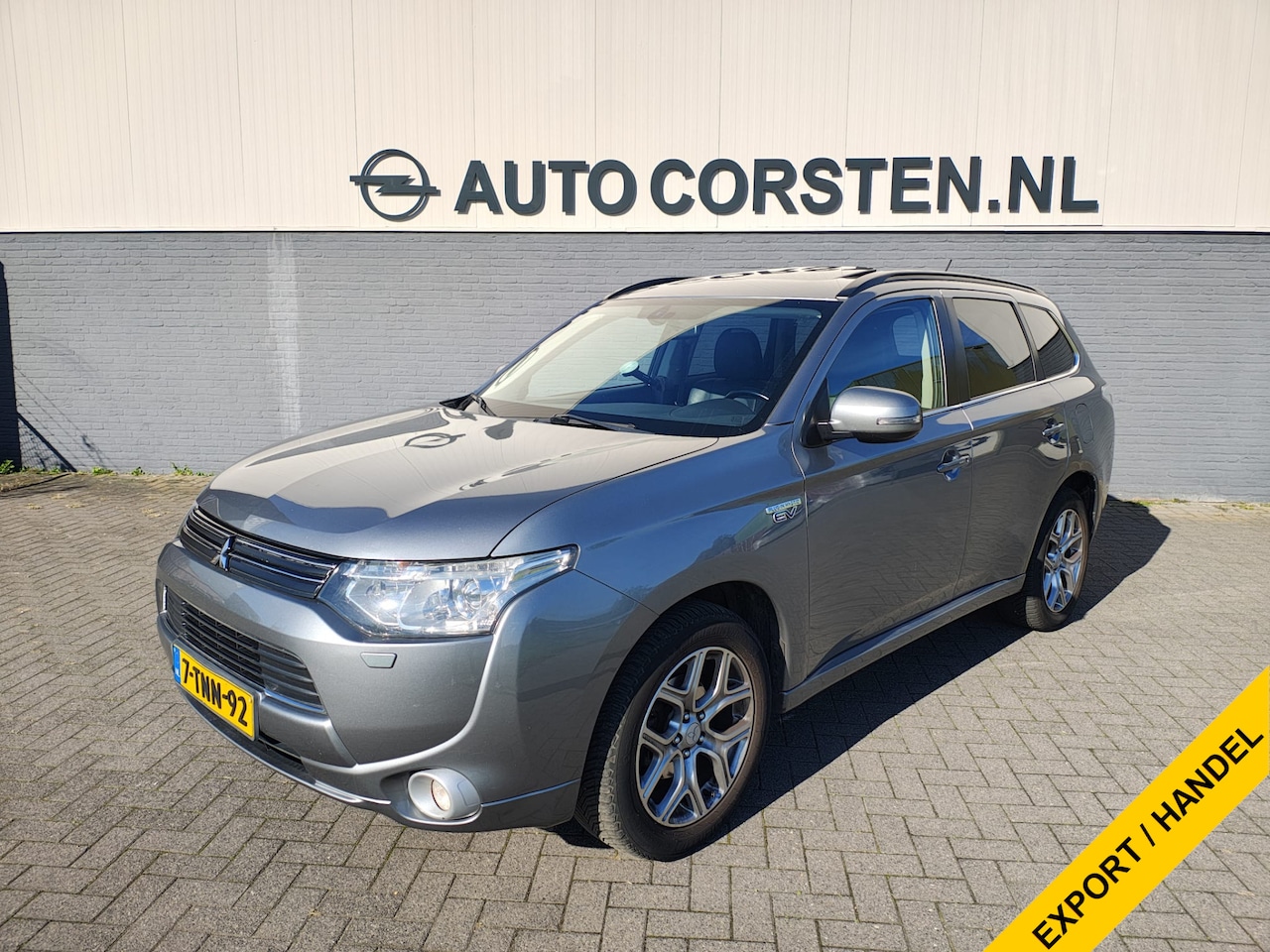 Mitsubishi Outlander - 2.0I PHEV 203PK Automaat Panoramadak Trekhaak Hybride 4WD Leder+Verwarmd Bluetooth Rockfor - AutoWereld.nl