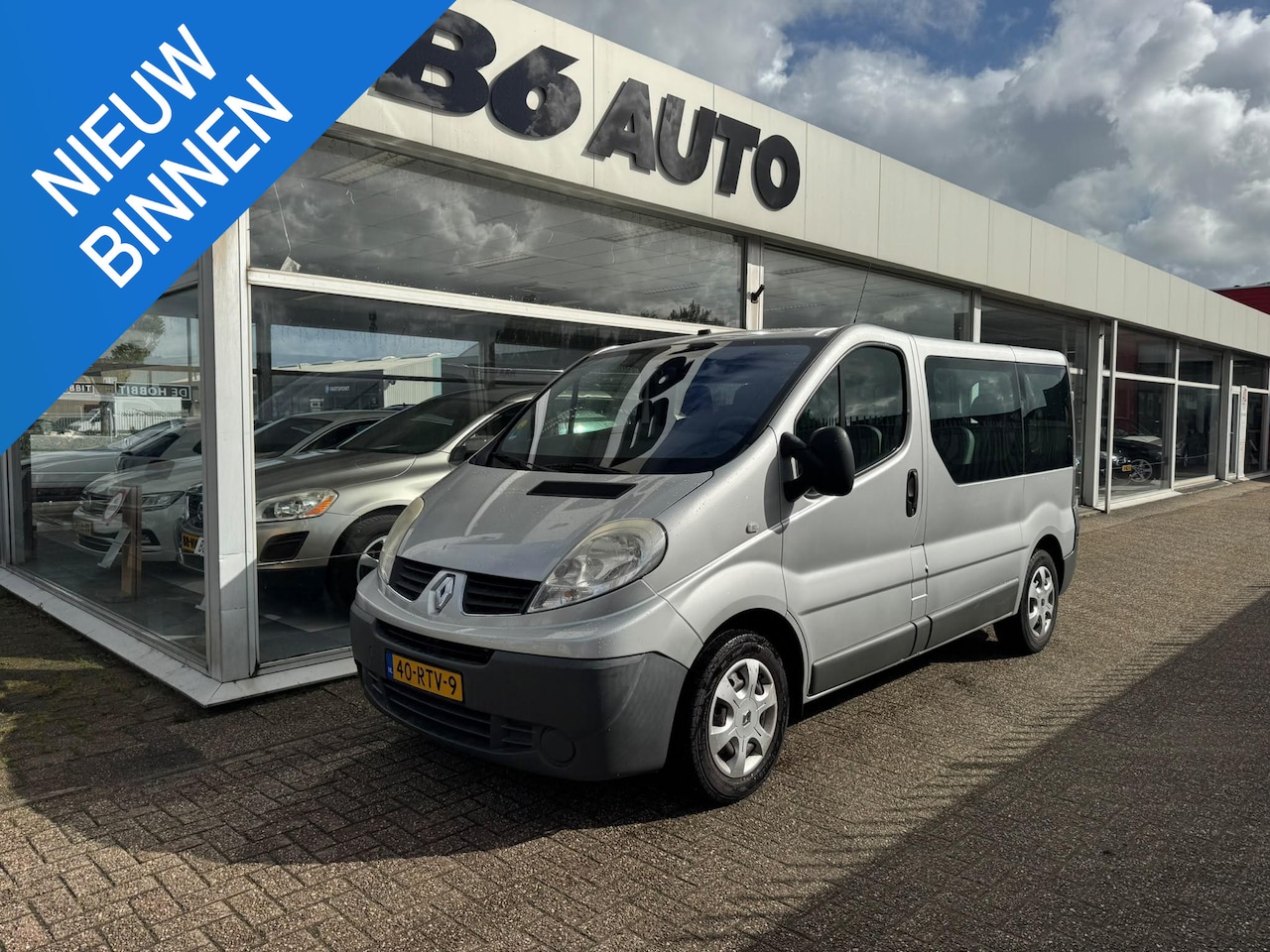 Renault Trafic Passenger - 2.0 dCi T27 L1H1 Authentique | 9-Persoons | 3e eigenaar | Airco | Elektrische ramen | Zijs - AutoWereld.nl