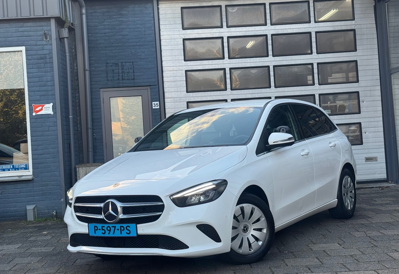 Mercedes-Benz B-klasse - 200D | Clima | Navi | Camera | Taxi Klaar - AutoWereld.nl