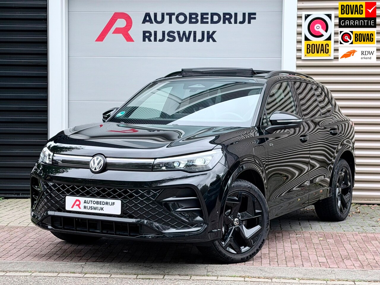 Volkswagen Tiguan - 1.5 eHybrid R-Line Pano/360/Massage - AutoWereld.nl