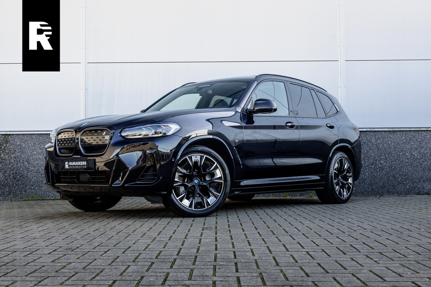 BMW iX3 - High Executive 80 kWh SOH 99% M Sport / Pano / Harman Kardon / Laser / 20 inch / - AutoWereld.nl