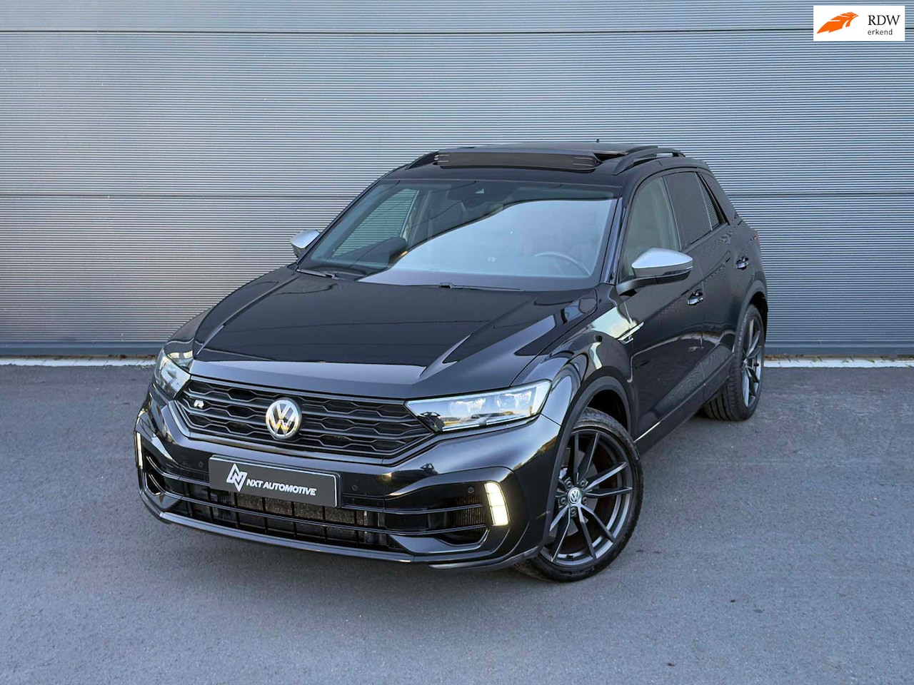 Volkswagen T-Roc - R 2.0 TSI 4Motion Pano, ACC, Beats, Leder, 19'' R velgen, Performance remmen, Adaptieve ko - AutoWereld.nl