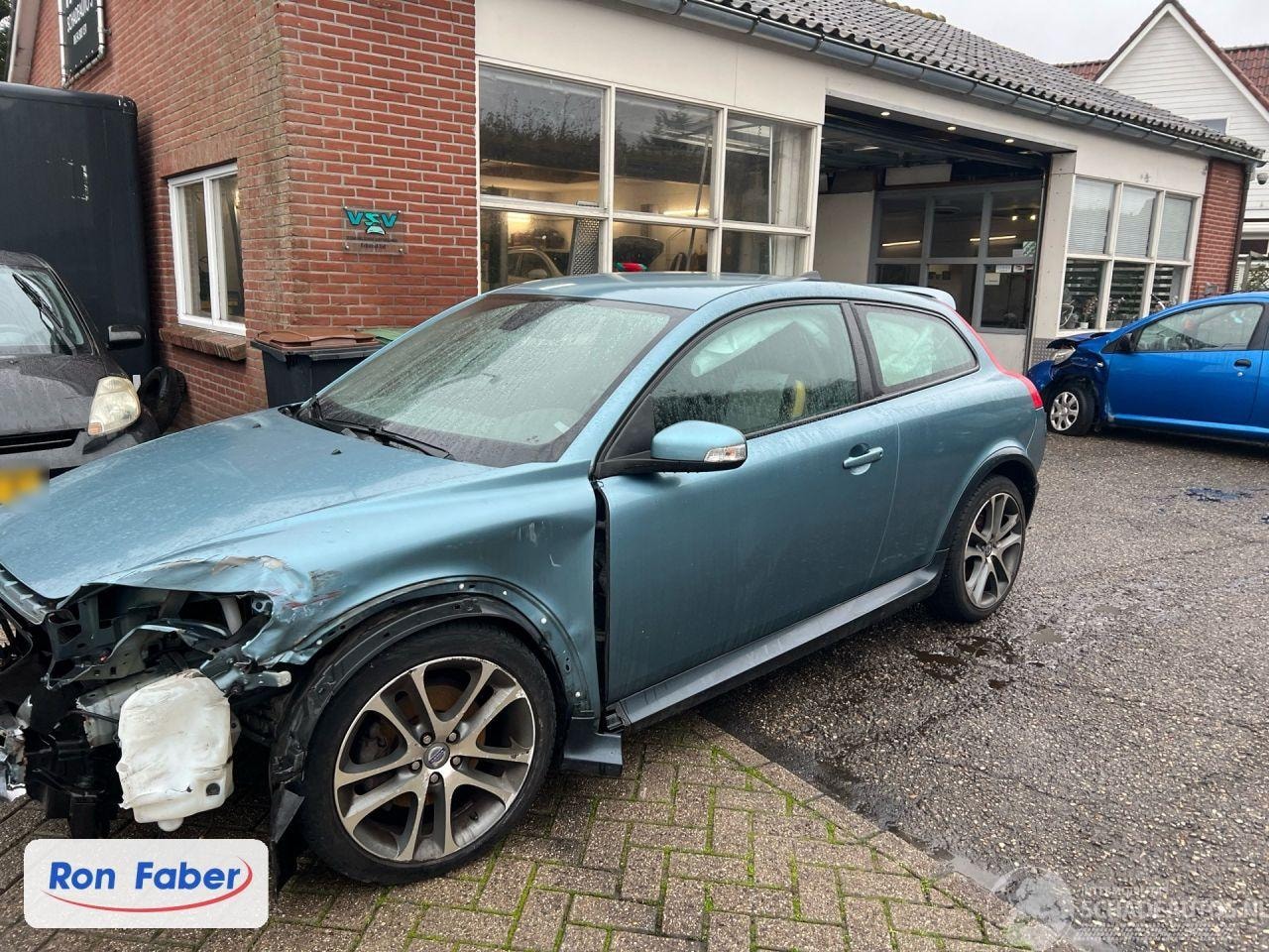 Volvo C30 - C-30 2.4i Momentum - AutoWereld.nl