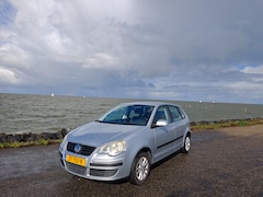 Volkswagen Polo - 1.4-16V Sportline