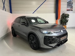 Volkswagen T-Roc - 1.5 eTSI 150pk DSG-7 R-Line First Edition R-Line, Pano, BOMVOL, NIEUW