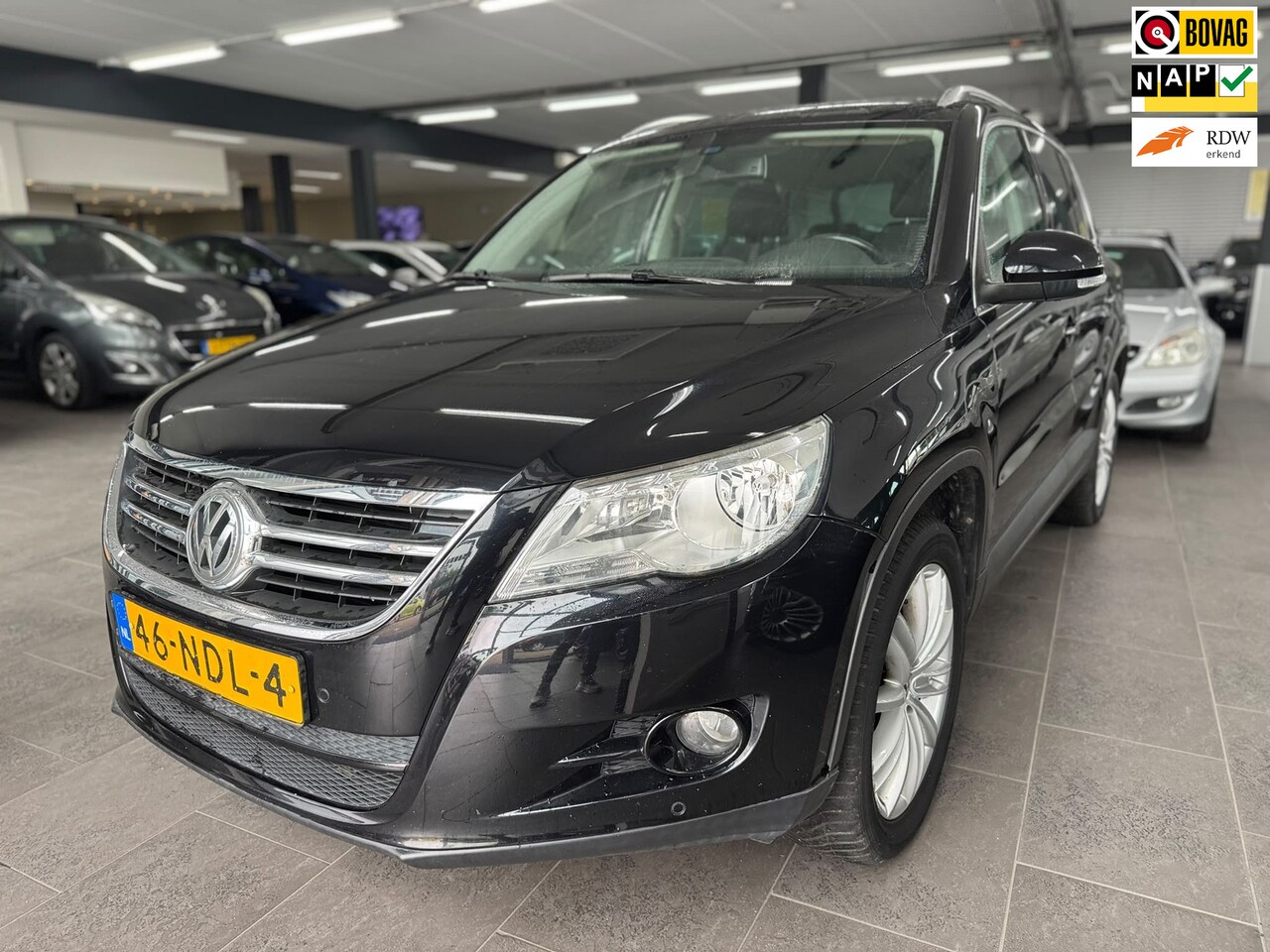 Volkswagen Tiguan - 1.4 TSI Sport&Style navi/clima/cruise/lm-velgen/elek-pakket/parkeersensoren/trekhaak - AutoWereld.nl