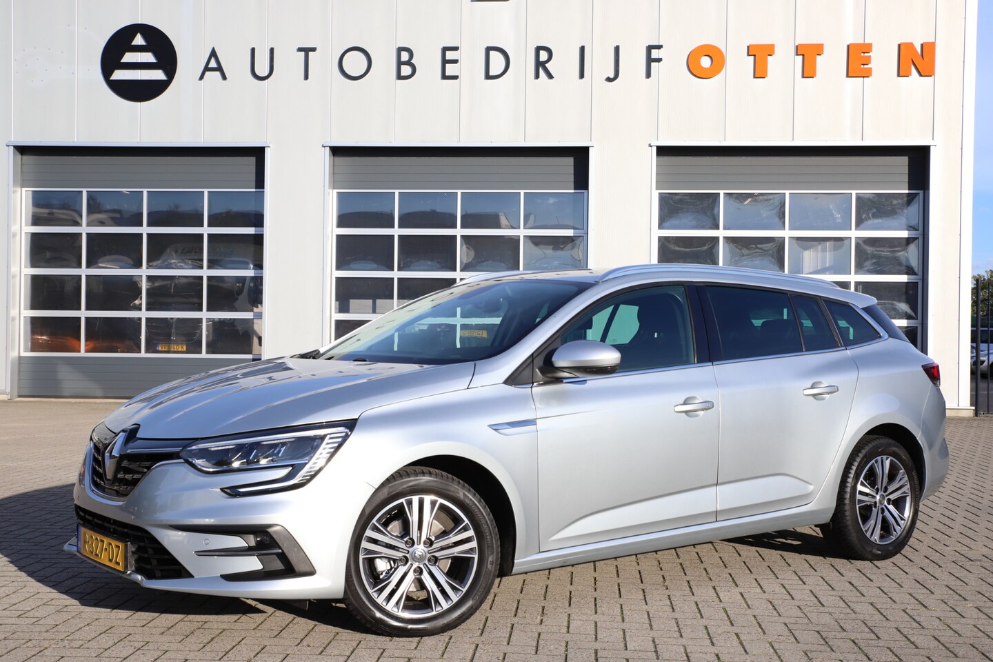 Renault Mégane Estate - 1.3 TCe Intens | PDC V+A | LED | NAVI | CRUISE | TREKHAAK 1700KG - AutoWereld.nl