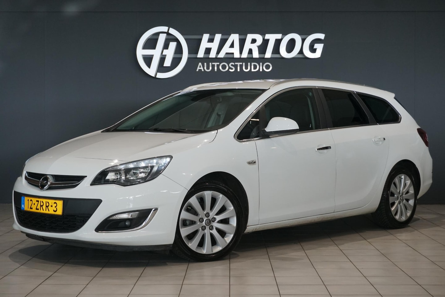 Opel Astra Sports Tourer - 1.3 CDTi S/S Cosmo *153.344 NAP* + CAMERA / NAVI / SENSOREN / TREKHAAK - AutoWereld.nl