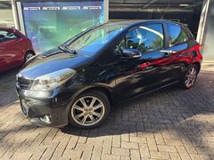 Toyota Yaris - 1.3 VVT-i Dynamic | AUTOMAAT | 3/6 OF 12MND GARANTIE | 72.721 KM | PANO | CAMERA | NAVI |