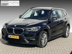 BMW X1 - sDrive20i High Executive M-PAKKET | CARPLAY | CAMERA | LED