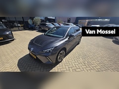 MG MG4 Electric - Luxury Long Range 64 kWh | Uniek interieur | 360 camera | stoel + stuur verwarming | Carpl